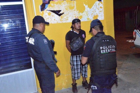  Motociclistas tratan de evadir puestos de revisión amenazando a los uniformados.
