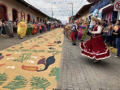 Las fiestas patronales de Teocelo se visten de luz, colores y alegría en honor a la Asunción de nuestra señora; las fiestas fueron encabezadas por el alcalde Mario Antonio Chama.