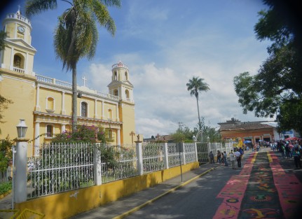Las fiestas patronales de Teocelo se visten de luz, colores y alegría en honor a la Asunción de nuestra señora; las fiestas fueron encabezadas por el alcalde Mario Antonio Chama.