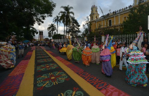 Las fiestas patronales de Teocelo se visten de luz, colores y alegría en honor a la Asunción de nuestra señora; las fiestas fueron encabezadas por el alcalde Mario Antonio Chama.