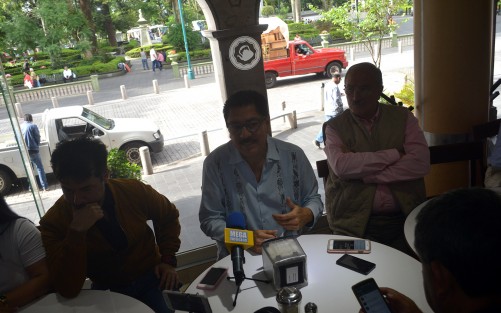 El exgobernador de Oaxaca, Ulises Ruiz Ortiz, actual dirigente de la corriente priísta <em>Democracia Interna</em> en compañía de Marco Antonio del Ángel, exdiputado local, hablaron sobre la crisis que sigue viviendo el PRI.