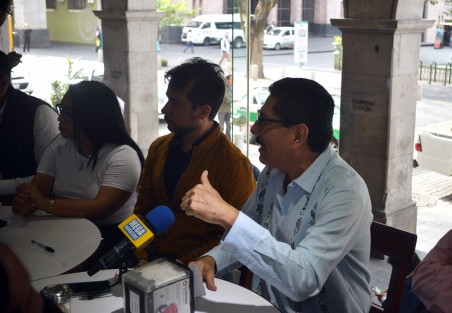 El exgobernador de Oaxaca, Ulises Ruiz Ortiz, actual dirigente de la corriente priísta <em>Democracia Interna</em> en compañía de Marco Antonio del Ángel, exdiputado local, hablaron sobre la crisis que sigue viviendo el PRI.