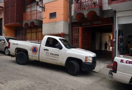 Incendio en un pequeño cuarto de  lavado movilizó a elementos de la SSP, Protección Civil y Bomberos  a la céntrica calle de Insurgentes, donde el fuego consumió documentos, un calentador de agua y una lavadora.