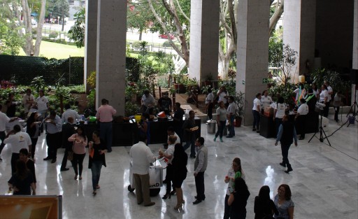 Campañas sindicales en el Congreso del Estado concluyeron este miércoles con verbena popular, variedad y regalos. 
