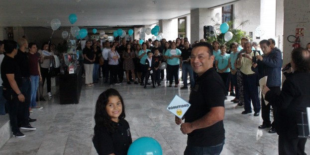 Campañas sindicales en el Congreso del Estado concluyeron este miércoles con verbena popular, variedad y regalos. 
