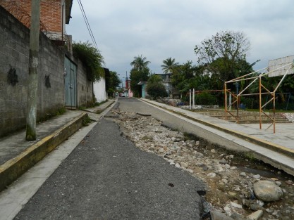 Colonos esperan que sus calles sean atendidas, toda vez que durante pasada administración fueron engañados.
