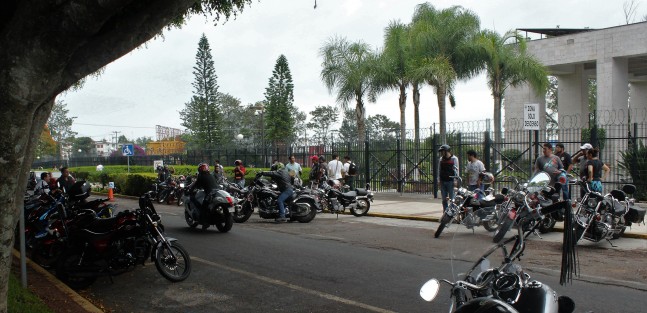 Diputados (as) locales se reunieron con motociclistas sobre la reforma a la Ley de Tránsito; por segunda ocasión, escucharon a los integrantes de diversas organizaciones de motociclistas que manifiestan su postura en contra de la reforma a la Ley de Tránsito y Seguridad Vial.