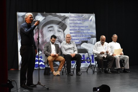 El instituto de relaciones culturales México- Cuba, Flores Magón - Mella, y el Ayuntamiento de Xalapa , llevaron a cabo un acto conmemorativo del natalicio del comandante Fidel Castro Ruz, en el teatro J. J. Herrera, contando con la presencia de Fernando Vecino Alegret, ex combatiente de Sierra Maestra y diplomáticos de la embajada de Cuba. 
