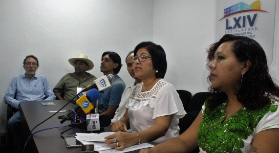 En conferencia de prensa, la legisladora María del Rocío Pérez convocó a ciudadanos a participar en el Diálogo público <em>El agua en nuestras cuencas; los decretos presidenciales, una amenaza para la vida</em>, que se realizará el lunes 20 de agosto, de 09:00 a 15:00 horas, en el auditorio Sebastián Lerdo de Tejada del Congreso del Estado, la entrada será libre.