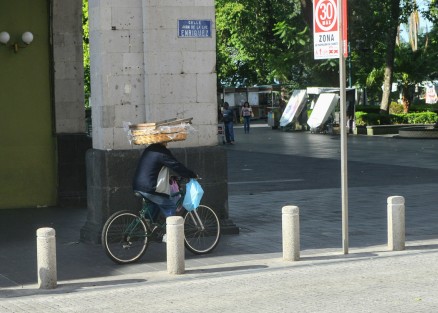 Uno de los oficios más antiguos en la ciudad es el de panadero, a quienes todavía se  puede ver en la calle entregando su mercancía.