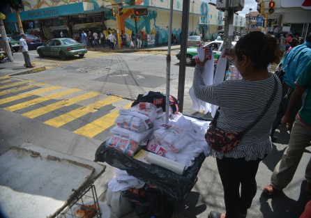 El comercio informal también tiene su temporada escolar.