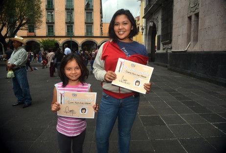 Organizada por la diputada Cinthya Lobato se llevó a cabo en el Parque Juárez de esta capital una jornada de donación de cabello para la elaboración de pelucas oncológicas para pacientes del Centro Estatal de Cancerología (Cecan) Dr. Miguel Dorantes Mesa. 