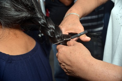 Organizada por la diputada Cinthya Lobato se llevó a cabo en el Parque Juárez de esta capital una jornada de donación de cabello para la elaboración de pelucas oncológicas para pacientes del Centro Estatal de Cancerología (Cecan) Dr. Miguel Dorantes Mesa. 