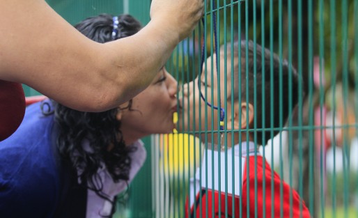 Con las escenas clásicas del primer día de clases, inició el ciclo escolar 2018 - 2019 en todo el país. Entre lágrimas, sonrisas, alegría por estrenar y mucho amor, más de 2 millones de niños y adolescentes regresaron a las aulas, o ingresaron por primera vez. 