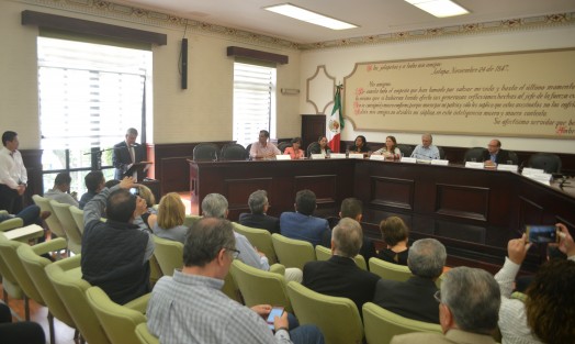 En sesión de cabildo, el ayuntamiento de Xalapa encabezado por Hipólito Rodríguez,  firmó un convenio de colaboración con Notarios Públicos de la ciudad, para que la ciudadanía pueda realizar su testamento a bajo costo.