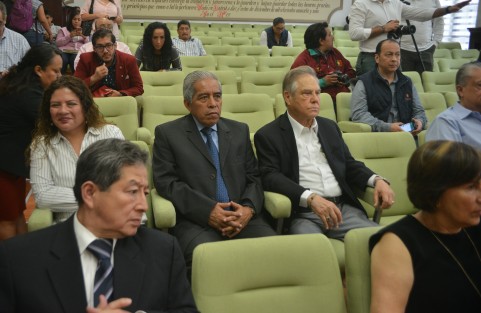 En sesión de cabildo, el ayuntamiento de Xalapa encabezado por Hipólito Rodríguez,  firmó un convenio de colaboración con Notarios Públicos de la ciudad, para que la ciudadanía pueda realizar su testamento a bajo costo.