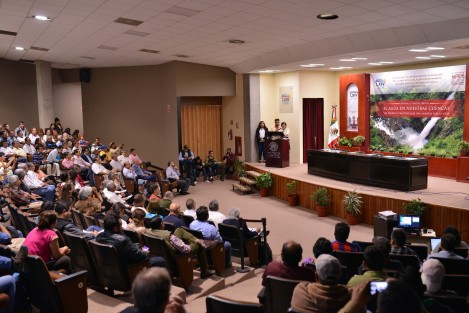 Al inaugurar el Diálogo Público: El agua en Nuestras Cuencas, 