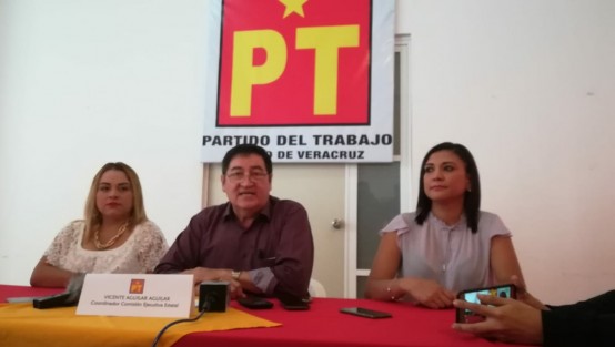 El vocero del Partido del Trabajo (PT) en el Estado, Vicente Aguilar Aguilar, hace un llamado al gobierno de Miguel Ángel Yunes para que inicie la etapa de Entrega-Recepción como lo marca el artículo 27 de la Ley con la finalidad que se dé una transición tersa y ordenada.