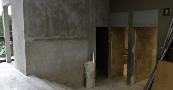 En el Palacio Legislativo se remodelan los últimos baños, que ya estaban casi inservibles, los que están en la biblioteca y los que son los anexos al restaurant., incluyendo baños para discapacitados. Solo faltan los últimos detalles.