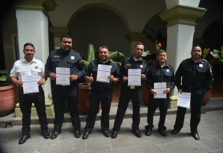 Varios elementos recibieron un reconocimiento por su años de servicio que en algunos casos van desde 20 años y hasta 50. 