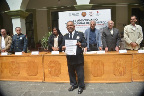 Como cada año, autoridades municipales de Xalapa llevaron a cabo el homenaje por el 56 aniversario del Día Nacional de Bombero.