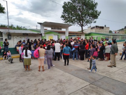 Padres de familia de la escuela Úrsulo Galván de la Congregación de Chiltoyac, Mpio. de Xalapa piden la destitución de la directora, Isabel Perdomo Cruz, por mantener un trato grosero y déspota hacia padres de familia y el personal a su cargo. 