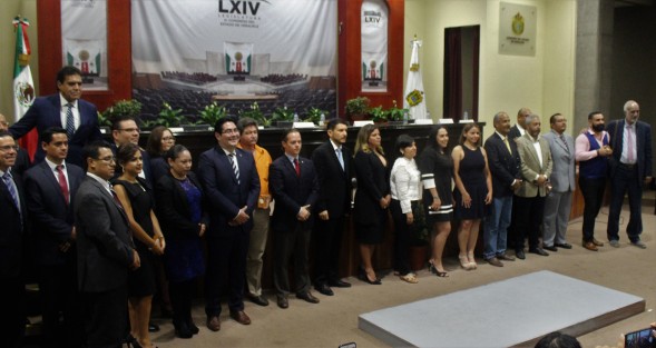 En el auditorio Sebastián Lerdo de Tejada, del Congreso del Estado de Veracruz, la Sección 51 del Sindicato Nacional de Trabajadores del Poder Judicial de la Federación, llevó a cabo la entrega de reconocimientos a personal por 15, 20 y 25 años de servicio en la institución.  