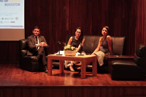 Al iniciar el 1er Encuentro Estatal de las Artes organizado por el IVEC, en la  GACX se llevó a cabo el conversatorio Los Centros Culturales como pilares de la gestión artística, con la participación de Ana Paula Martínez de la UDLAP, y Mauricio Salas del Gran Teatro Nacional de Perú. 