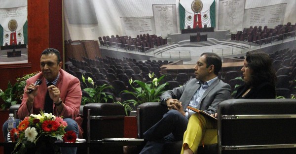 En el auditorio Sebastián Lerdo de Tejada del Congreso de Veracruz se llevó a cabo la conferencia Análisis de la política educativa: un campo de estudio, impartida por el Doctor Pedro Flores Crespo, investigador de la Facultad de Ciencias Políticas y Sociales de la Universidad Autónoma de Querétaro, en la que dio detalles sobre las políticas públicas educativas y su impacto en la sociedad.