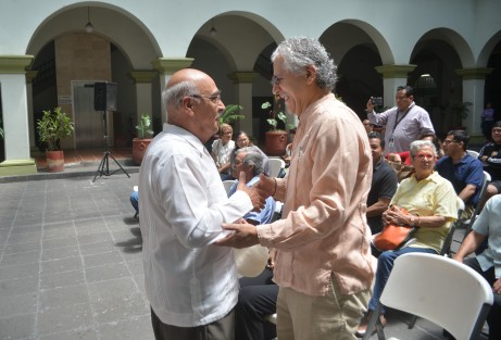 Autoridades municipales e integrantes del partido mexicano de los trabajadores conversaron sobre la vida y obra del líder del 68, Heberto Castillo Martínez.