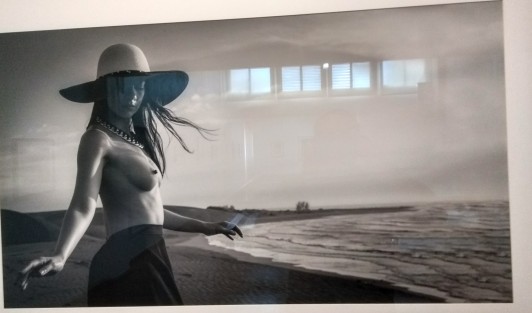 En la galería Ramón Alva de la Canal se encuentra la exposición Luz y Sombra reminiscencias del cuerpo de un mujer del autor Salvador Moreni y Relatos  de Angélica Morales Noble no deje de asistir.