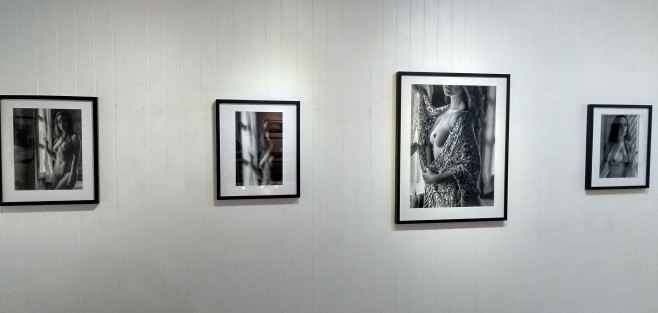 En la galería Ramón Alva de la Canal se encuentra la exposición Luz y Sombra reminiscencias del cuerpo de un mujer del autor Salvador Moreni y Relatos  de Angélica Morales Noble no deje de asistir.