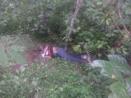 En avanzado estado de descomposición, maniatado y con visibles huellas de violencia fue hallado el cuerpo de una persona del sexo masculino, a unos metros del camino de terracería al balneario El Corazón,en Ixtaczoquitlán, Ver..