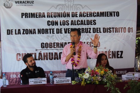 El gobernador electo, Cuitláhuac García Jiménez sostuvo una reunión con alcaldes de la zona norte, donde plantearon trabajar coordinadamente en los próximos tres años de sus administraciones.