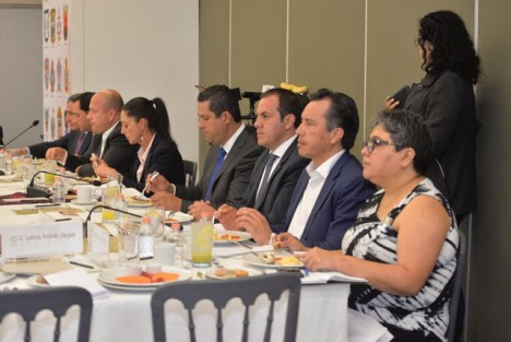 Este lunes se llevó a cabo la segunda reunión de gobernadores de la famosa CONAGO a la que asistieron además de los 32 mandatarios estatales, nueve electos y 60 colaboradores del presidente electo Andrés Manuel López y uno de los temas que fue comentado por algunos de los mandatarios trasbanbalinas fue el de los llamados desde ahora Super delegados.