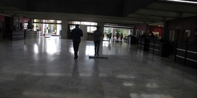 Así se puede apreciar la explanada del primer edificio del Palacio Legislativo, que siempre se veía con cuadros y estructuras de obras ya muy rezagadas de la época de la LXII Legislatura.