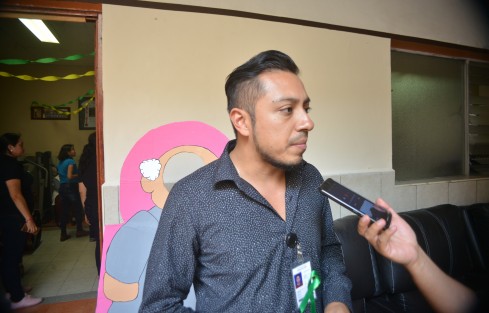 Víctor Velasco Salgado, coordinador del área psicopedagógica, informó que como cada año se les festeja el Día del Abuelo  a los 60 adultos mayores que se encuentran viviendo en la Casa Hogar del Adulto Mayor Mariana Sayago de esta ciudad capitalx.