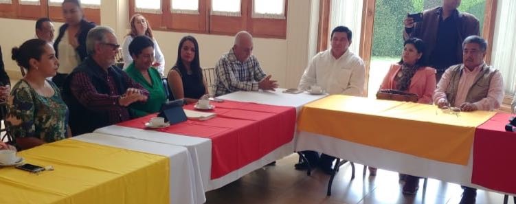 Este día se llevó a cabo una reunión plenaria de trabajo con los alcaldes de los municipios que conforman La Ruta de Cortés, atendiendo a la invitación de la Diputada local Cinthya Lobato Calderón, donde se expuso el detonante turístico que representa dicho suceso histórico para la región. Destaca la invaluable participación del reconocido empresario xalapeño Justo Fernández Ávila, quien explicó detallamaente la ruta de Cortés, que pasó por los pueblos de Xico, Teocelo, Cosautlán, Ayahualulco e Ixhuacán hace aproximadamente 500 años. Estuvieron presentes las alcaldesas de Xico, Gloria Galván Orduña; de Cosautlán de Carvajal, Alicia Valdivia Vargas; de Villa Aldama, Gisela Ramón Contreras, y el alcalde de Teocelo, Mario Antonio Chama Díaz.