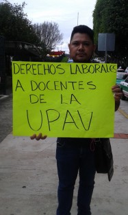  Xalapa, Ver. 2018-08-28 Personal de la Universidad Popular y Autónoma de Veracruz (UPAV) se manifiesta a las afueras del Congreso del Estado, pues al parecer en las próximas sesiones se tocará el tema de dar autonomía a dicha institución.