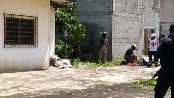 El cuerpo de un hombre fue encontrado sin vida en el interior de un pozo artesiano, el cual se ubica en la Colonia Ignacio Zaragoza, perteneciente a la comunidad de Ojo de Agua,municipio de Amatlán, Ver. Dicho hecho movilizó grupos de auxilio, así como personal de bomberos de Córdoba y autoridades de la Fiscalía Regional.  