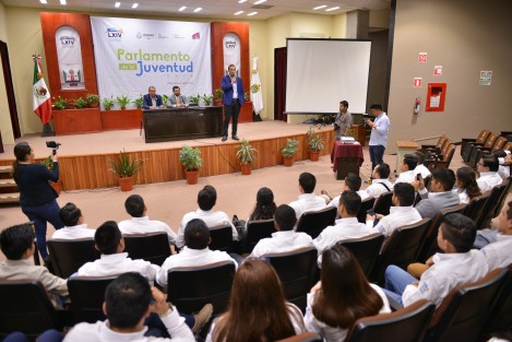 Diputados locales dieron  la bienvenida a los integrantes del Parlamento de la Juventud Veracruzana 2018, evento organizado por el Instituto Veracruzano de la Juventud (IVJ), en coordinación con la Comisión Permanente de Juventud y Deporte y Atletas con Discapacidad de este Poder.