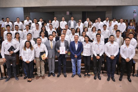 Diputados locales dieron  la bienvenida a los integrantes del Parlamento de la Juventud Veracruzana 2018, evento organizado por el Instituto Veracruzano de la Juventud (IVJ), en coordinación con la Comisión Permanente de Juventud y Deporte y Atletas con Discapacidad de este Poder.