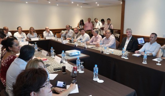 Al reunirse con el comité para los festejos de los 500 años de Veracruz,el gobernador electo, Cuitláhuac García, dijo que su gobierno dará apoyará con inversión y promoción turística.  