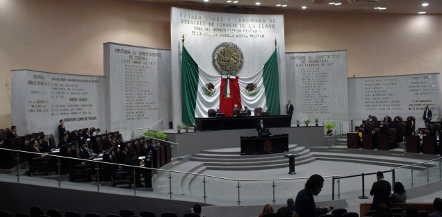 Jóvenes integrantes del Parlamento Juvenil sesionaron este viernes. 