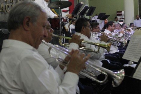 En el patio central del Palacio de Gobierno, la Banda Sinfónica del Gobierno del Estado de Veracruz ofreció un concierto la tarde de este sábado, interpretando melodías tradicionales mexicanas. Durante septiembre, eventos similares se realizarán en la casa del pueblo.