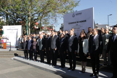 Fue este lunes cuando iniciaron las guardias de honor al padre de la Patria en el parque Miguel Hidalgo (Los Berros), correspondiendo, como es tradición, la primera a la Secretaría de Gobierno encabezada por Rogelio Franco Castán..