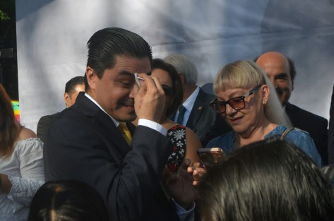 El secretario de gobierno, Rogelio Franco, sudó de más en la guardia de honor al padre de la patria, Miguel Hidalgo, dijo que era por el calor y no por las preguntas de los reporteros.