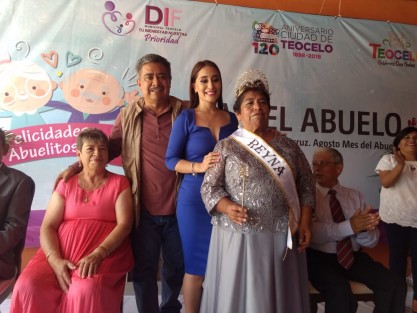  El Presidente Municipal de Teocelo, Mario Antonio Chama Díaz y la Presidenta del DIF Municipal Mara Yamileth Chama Villa, encabezaron la celebración del Día del Abuelo con un alegre recorrido por el centro de la ciudad y la coronación de los reyes y príncipes de los abuelos de este año: Sergio Hernández Cantero como Rey y a María Refugio Pérez Matla como Reina, también fueron coronados César Rodríguez Texon como Príncipe y Clarita Díaz Canal como Princesa.