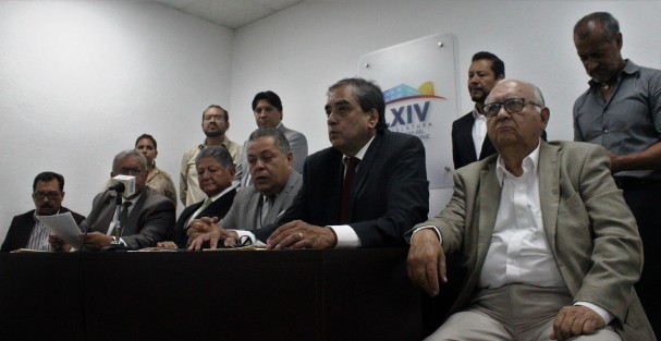 Personal de la UPAV dio conferencia en el Congreso del estado, al igual que otros externos, sin que en ninguna de las conferencias se viera la presencia de los diputados que deberían haber acompañado a cada grupo.  