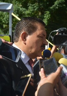 El director de Transparencia y Anticorrupción de la Contraloría General del estado, Pedro Vargas Zarrabal, dijo que ni el exgobernador Javier Duarte, ni exfuncionarios de su administración han sido inhabilitados de la función pública por esa dependencia; aunque sí respaldan las acciones de la FGE en su contra.  